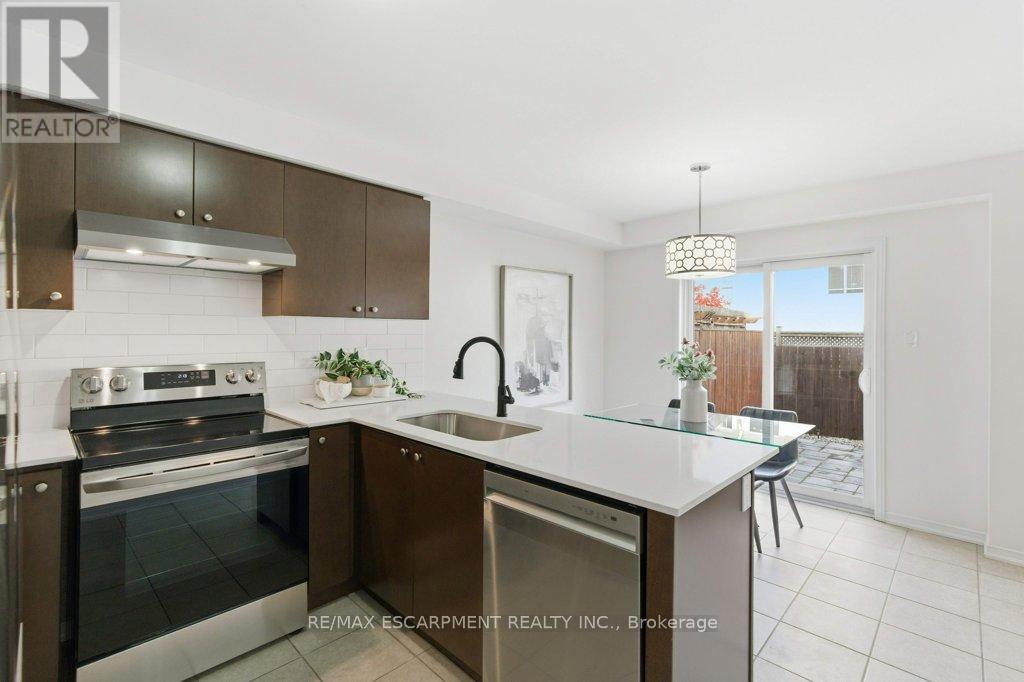 113 Thornlodge Drive, Hamilton (Waterdown), Ontario  L8B 0N4 - Photo 14 - X12499596