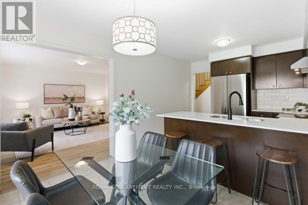 113 Thornlodge Drive, Hamilton (Waterdown), Ontario  L8B 0N4 - Photo 15 - X12499596