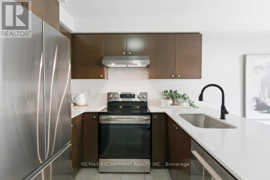 113 Thornlodge Drive, Hamilton (Waterdown), Ontario  L8B 0N4 - Photo 16 - X12499596