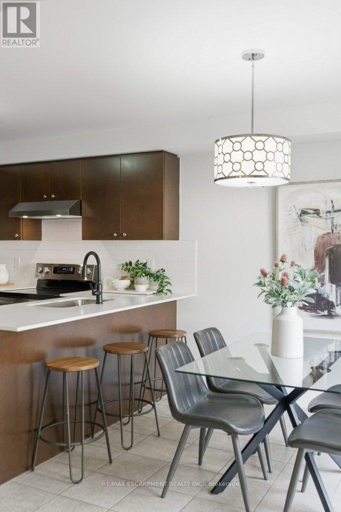 113 Thornlodge Drive, Hamilton (Waterdown), Ontario  L8B 0N4 - Photo 17 - X12499596