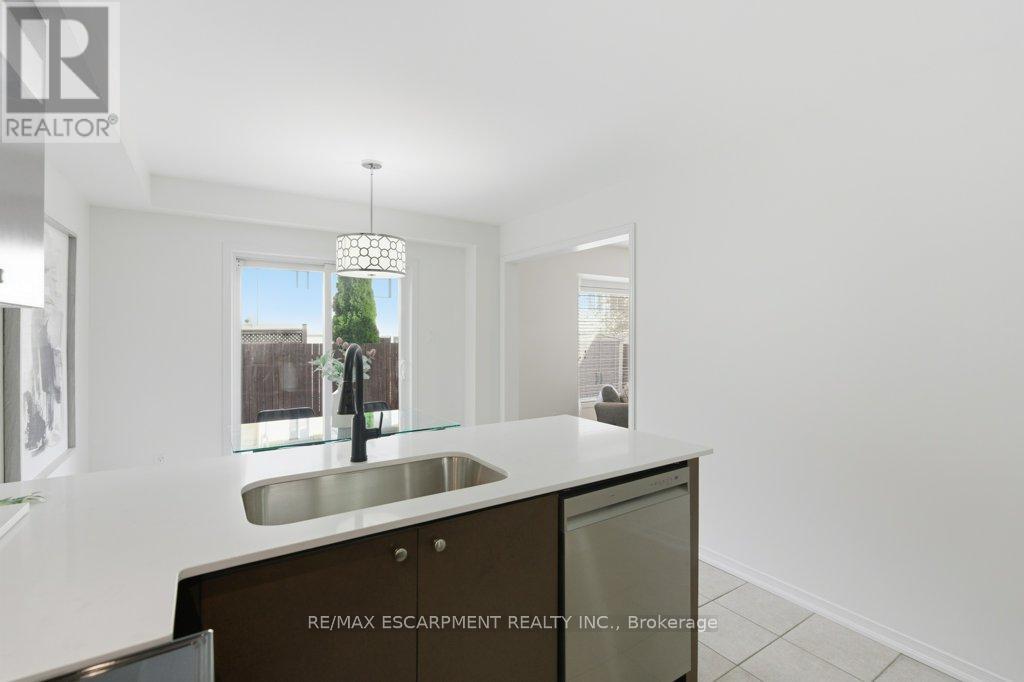 113 Thornlodge Drive, Hamilton (Waterdown), Ontario  L8B 0N4 - Photo 18 - X12499596