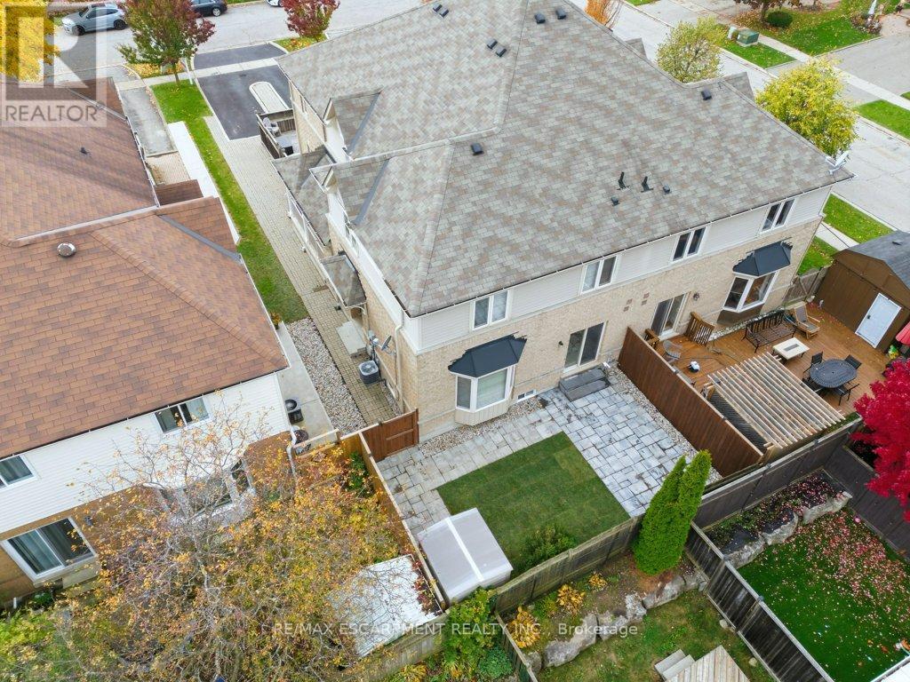 113 Thornlodge Drive, Hamilton (Waterdown), Ontario  L8B 0N4 - Photo 2 - X12499596