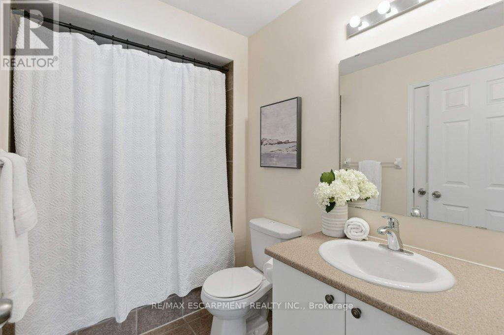 113 Thornlodge Drive, Hamilton (Waterdown), Ontario  L8B 0N4 - Photo 24 - X12499596