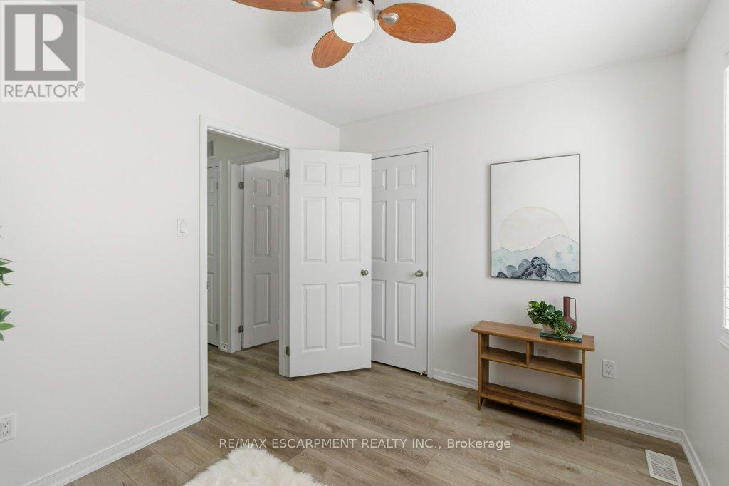 113 Thornlodge Drive, Hamilton (Waterdown), Ontario  L8B 0N4 - Photo 28 - X12499596