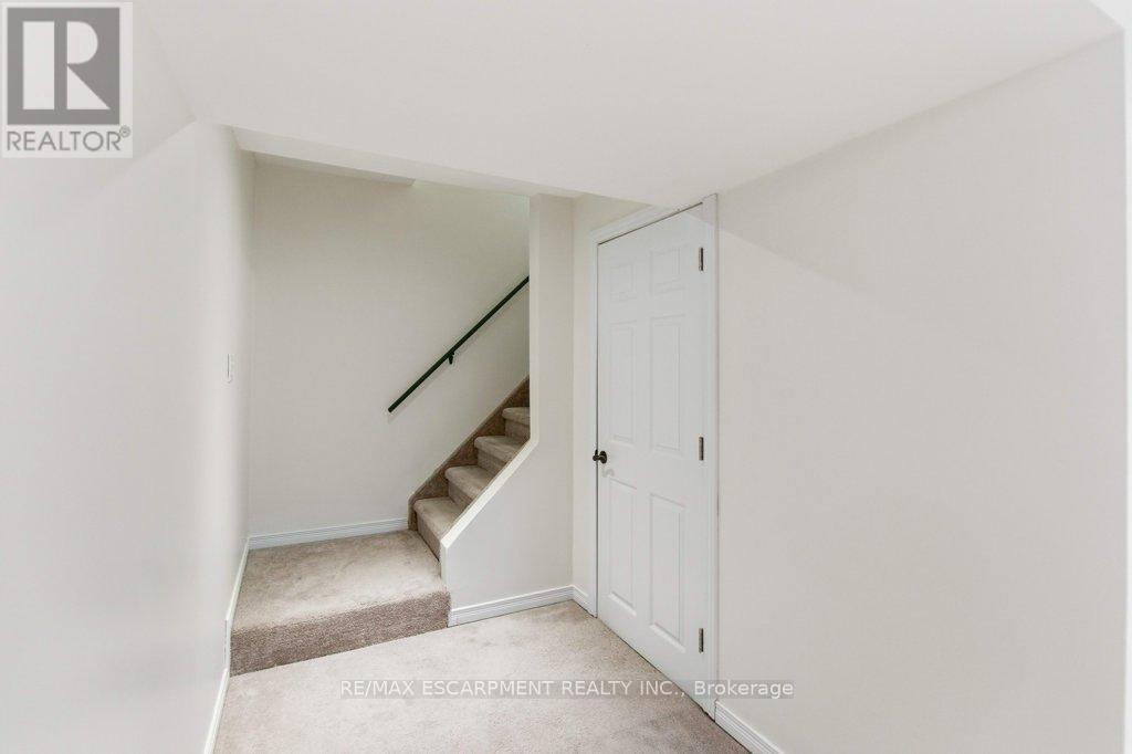 113 Thornlodge Drive, Hamilton (Waterdown), Ontario  L8B 0N4 - Photo 29 - X12499596