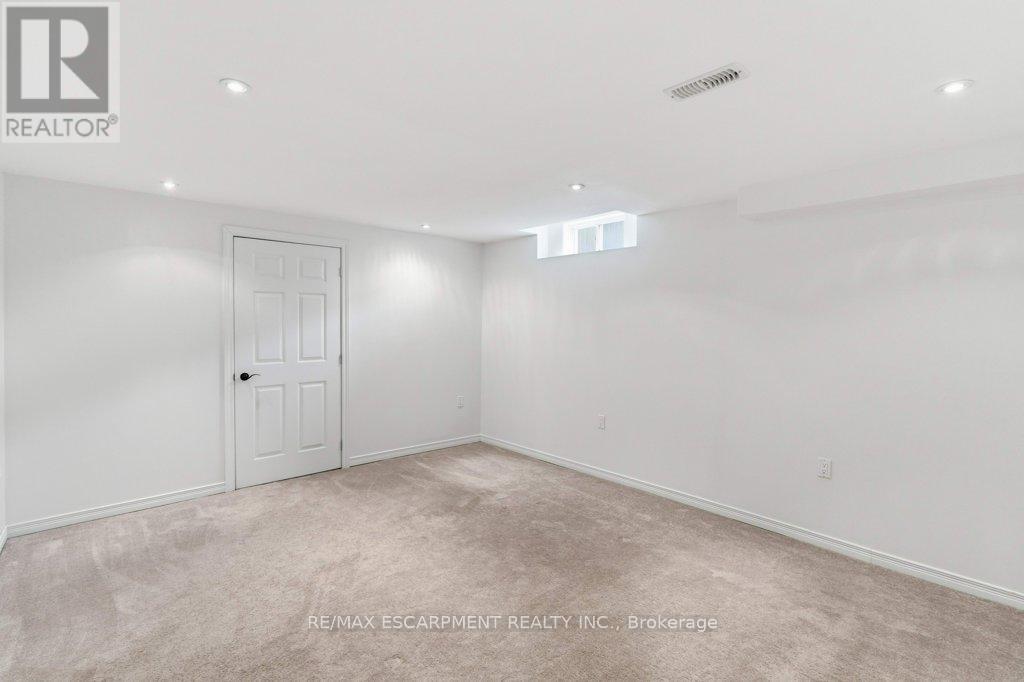 113 Thornlodge Drive, Hamilton (Waterdown), Ontario  L8B 0N4 - Photo 30 - X12499596