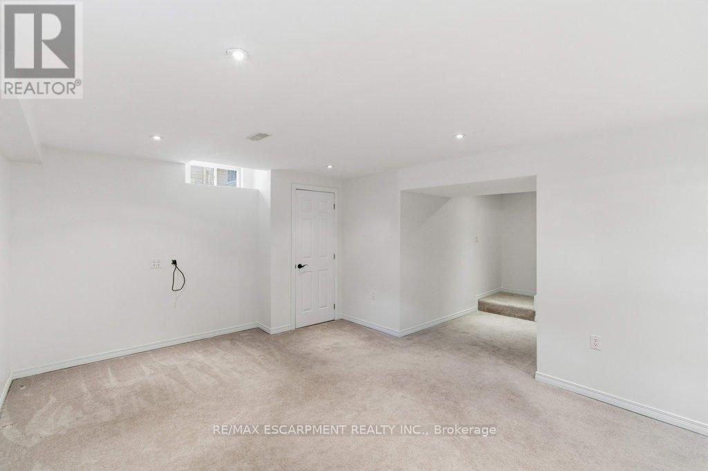 113 Thornlodge Drive, Hamilton (Waterdown), Ontario  L8B 0N4 - Photo 32 - X12499596