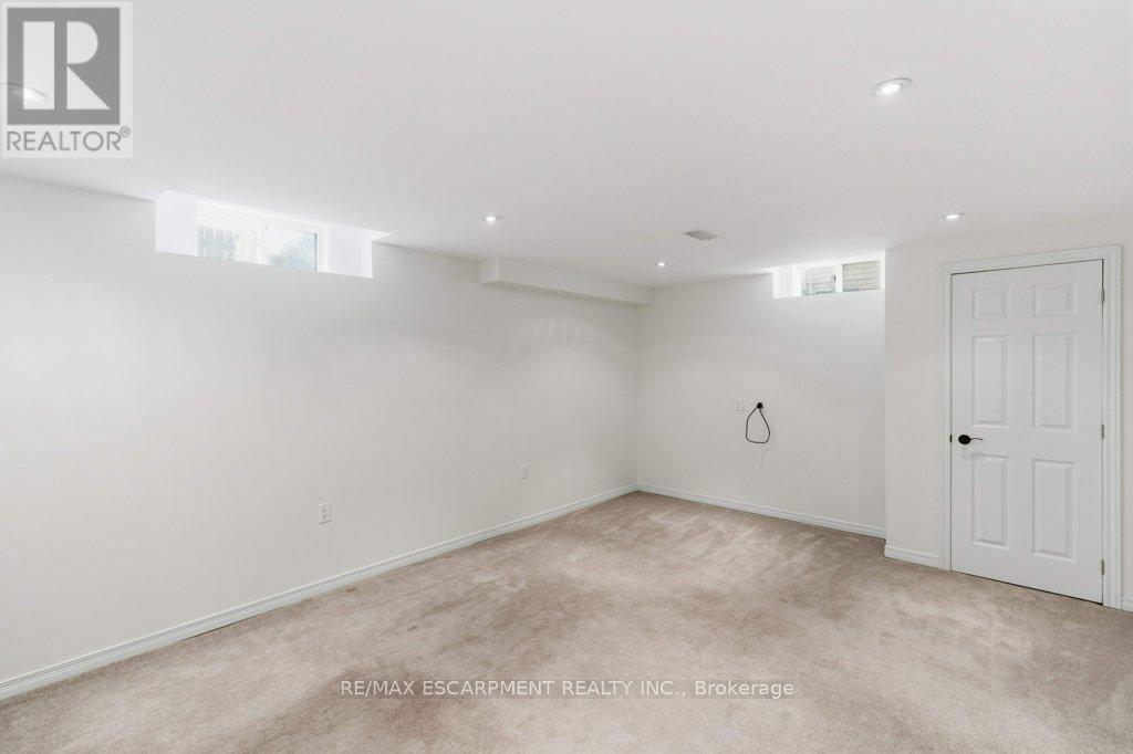 113 Thornlodge Drive, Hamilton (Waterdown), Ontario  L8B 0N4 - Photo 33 - X12499596