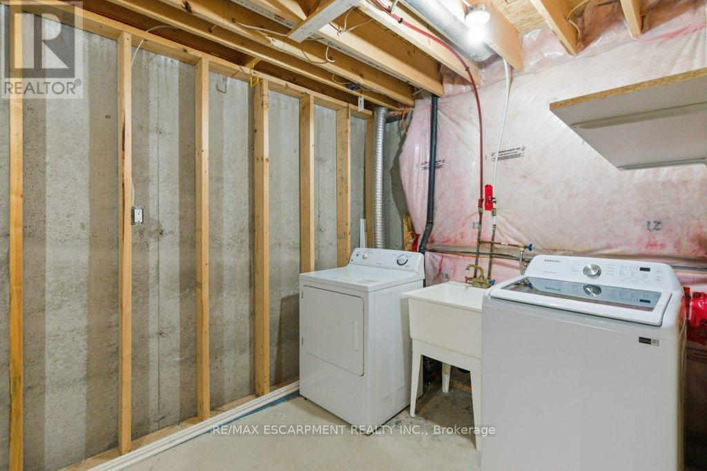 113 Thornlodge Drive, Hamilton (Waterdown), Ontario  L8B 0N4 - Photo 34 - X12499596