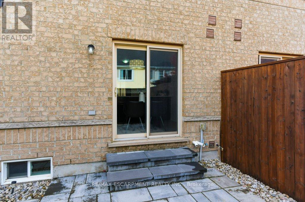 113 Thornlodge Drive, Hamilton (Waterdown), Ontario  L8B 0N4 - Photo 40 - X12499596