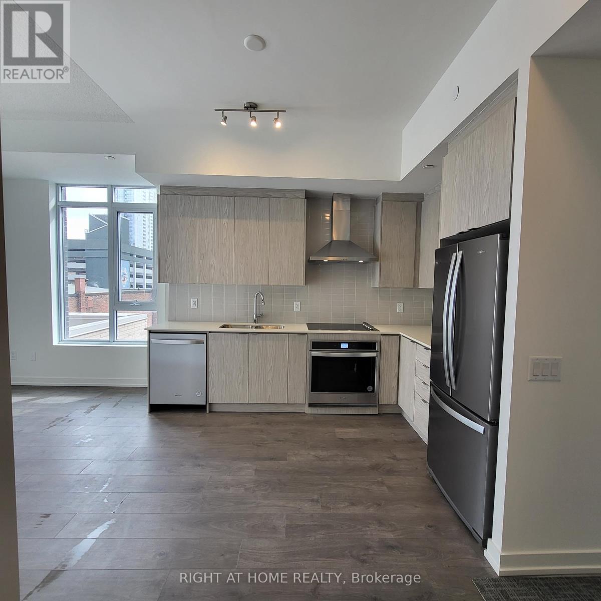 218 - 55 Duke Street W, Kitchener, Ontario  N2H 0B4 - Photo 8 - X12499602