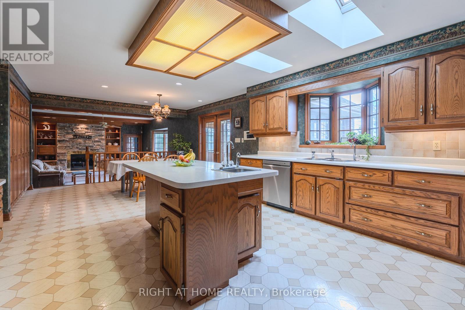 425 Golf Club Road, Hamilton, Ontario  L0R 1P0 - Photo 10 - X12499606