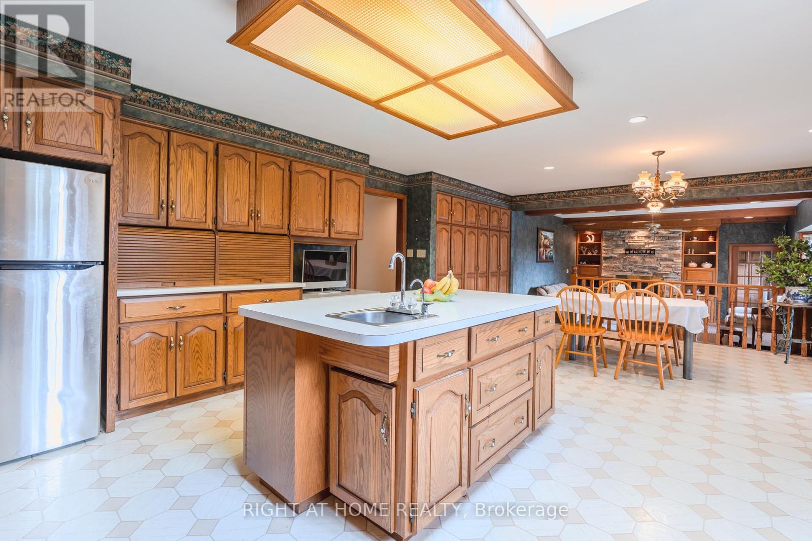 425 Golf Club Road, Hamilton, Ontario  L0R 1P0 - Photo 11 - X12499606