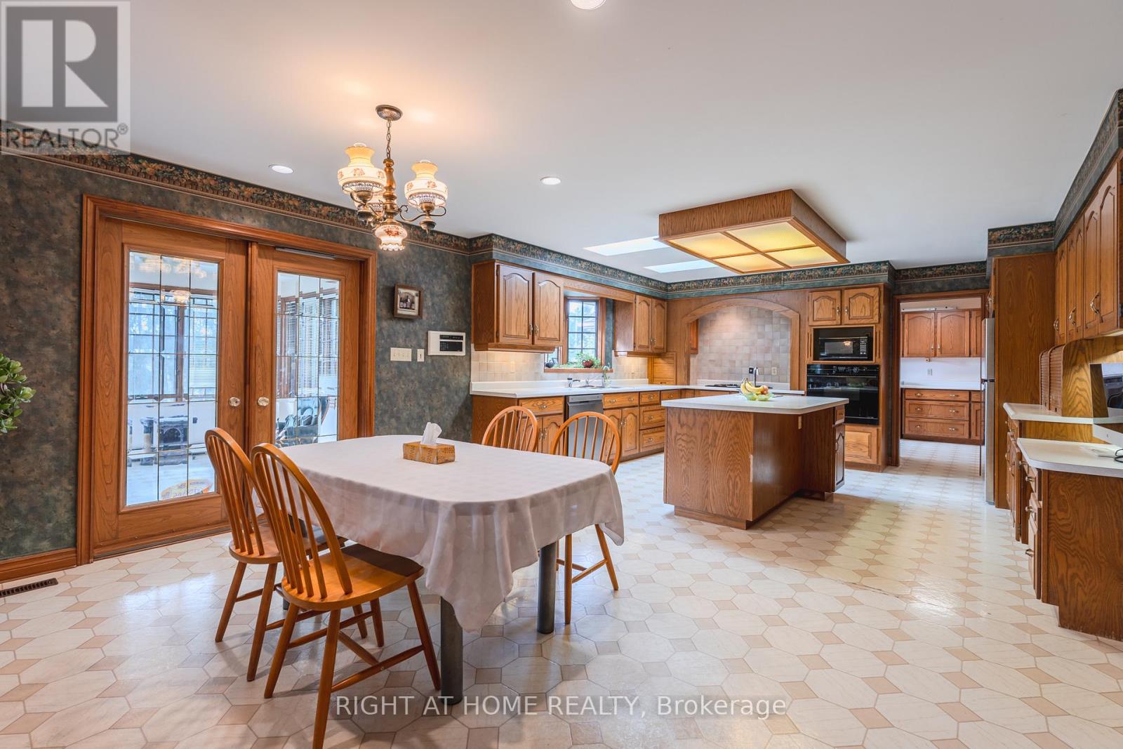 425 Golf Club Road, Hamilton, Ontario  L0R 1P0 - Photo 13 - X12499606