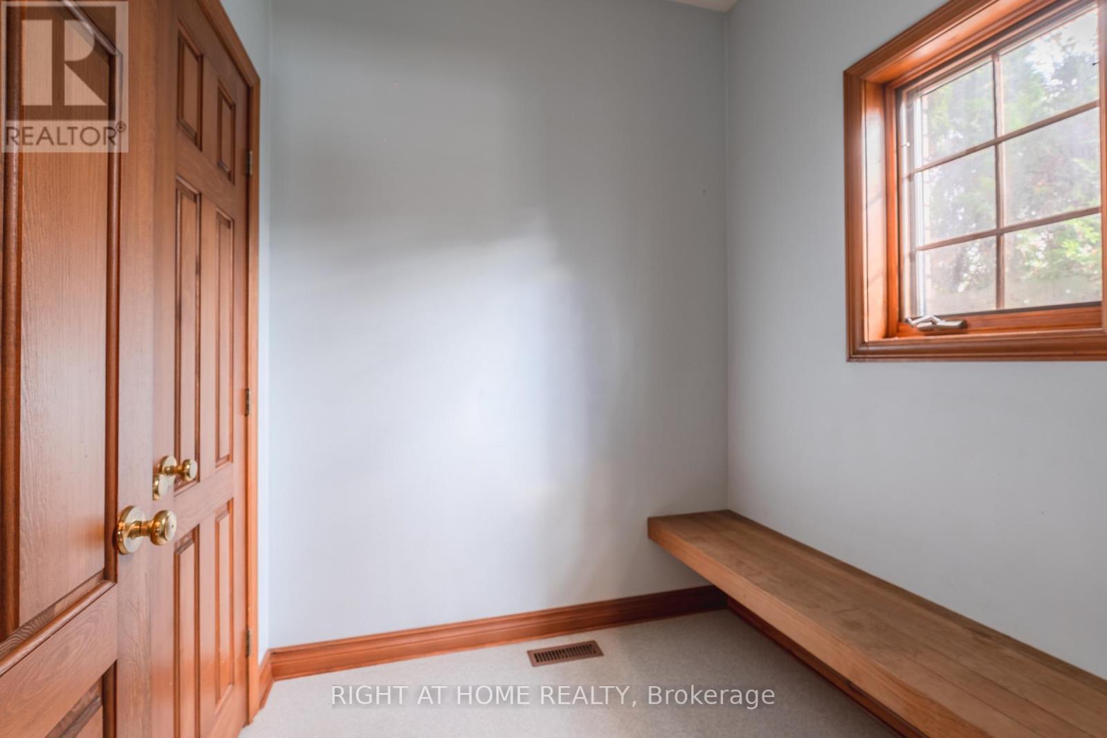 425 Golf Club Road, Hamilton, Ontario  L0R 1P0 - Photo 19 - X12499606