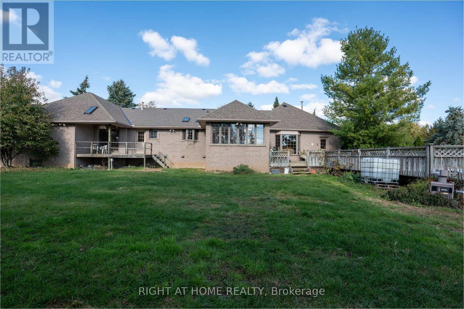 425 Golf Club Road, Hamilton, Ontario  L0R 1P0 - Photo 39 - X12499606