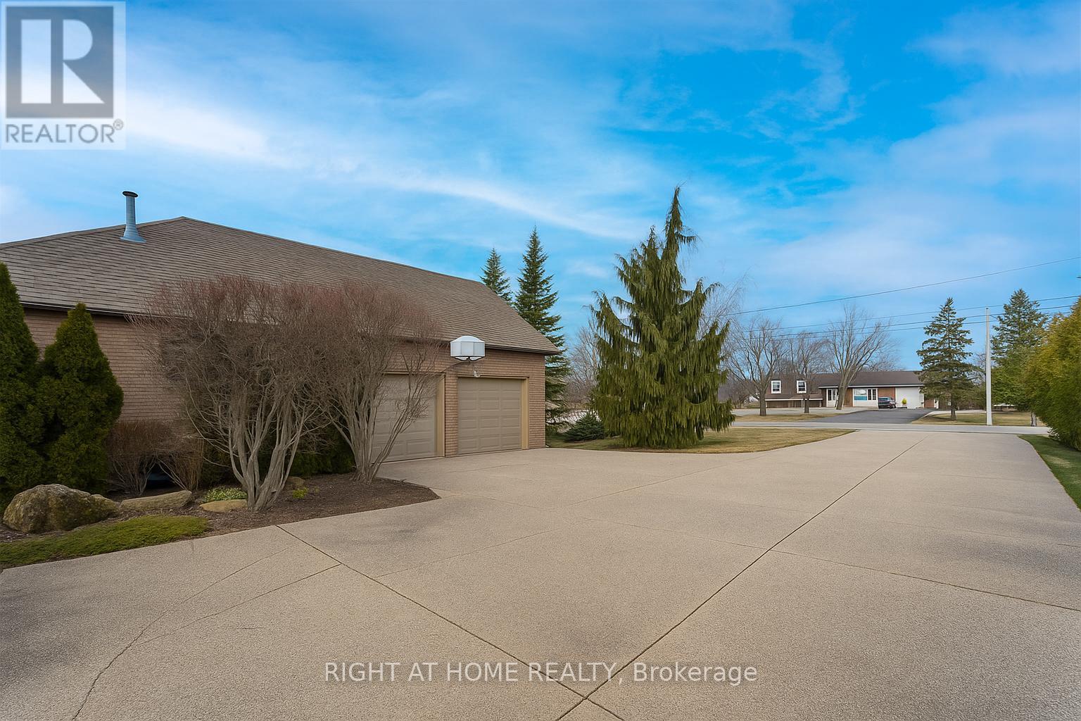 425 Golf Club Road, Hamilton, Ontario  L0R 1P0 - Photo 40 - X12499606