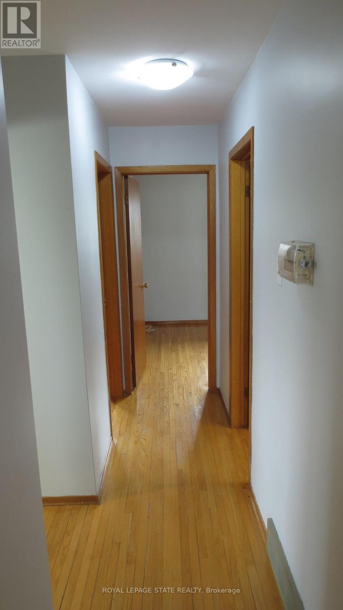 Upper - 22 Catalina Drive, Hamilton, Ontario  L8G 2M5 - Photo 4 - X12499650