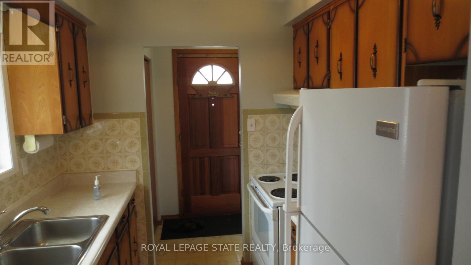 Upper - 22 Catalina Drive, Hamilton, Ontario  L8G 2M5 - Photo 7 - X12499650