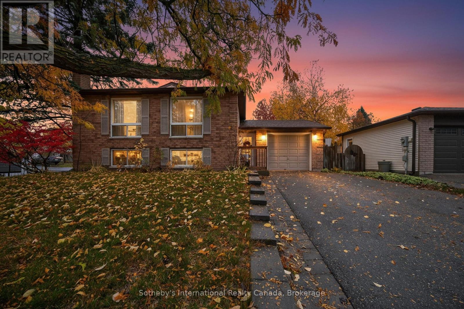 17 Coles Street, Barrie (Sunnidale), Ontario  L4N 5W8 - Photo 3 - S12499684