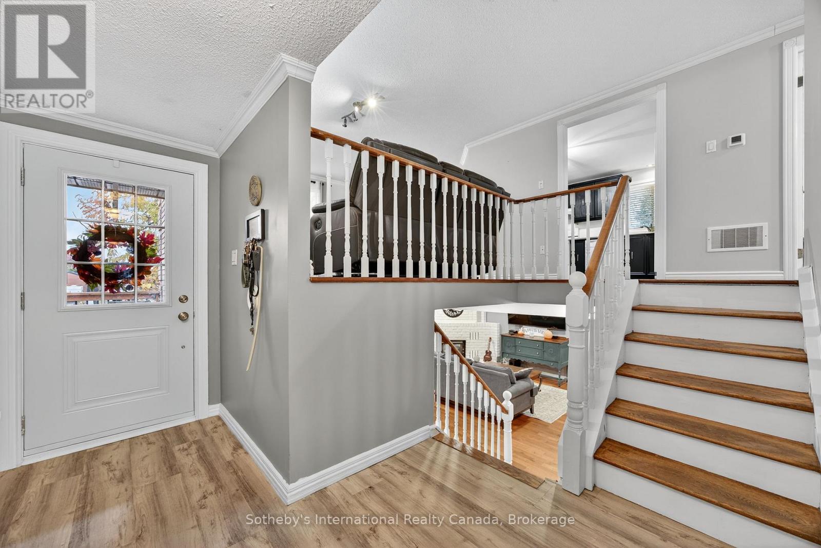 17 Coles Street, Barrie (Sunnidale), Ontario  L4N 5W8 - Photo 8 - S12499684