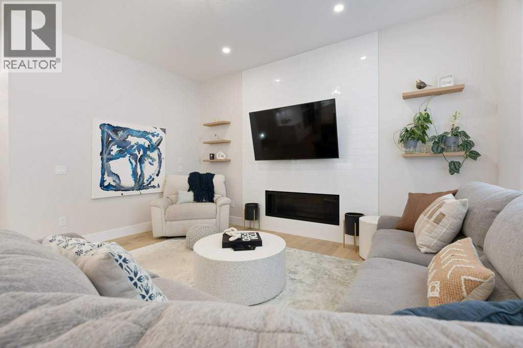 424 Discovery Place Sw, Calgary, Alberta  T3H 3Y3 - Photo 8 - A2237770