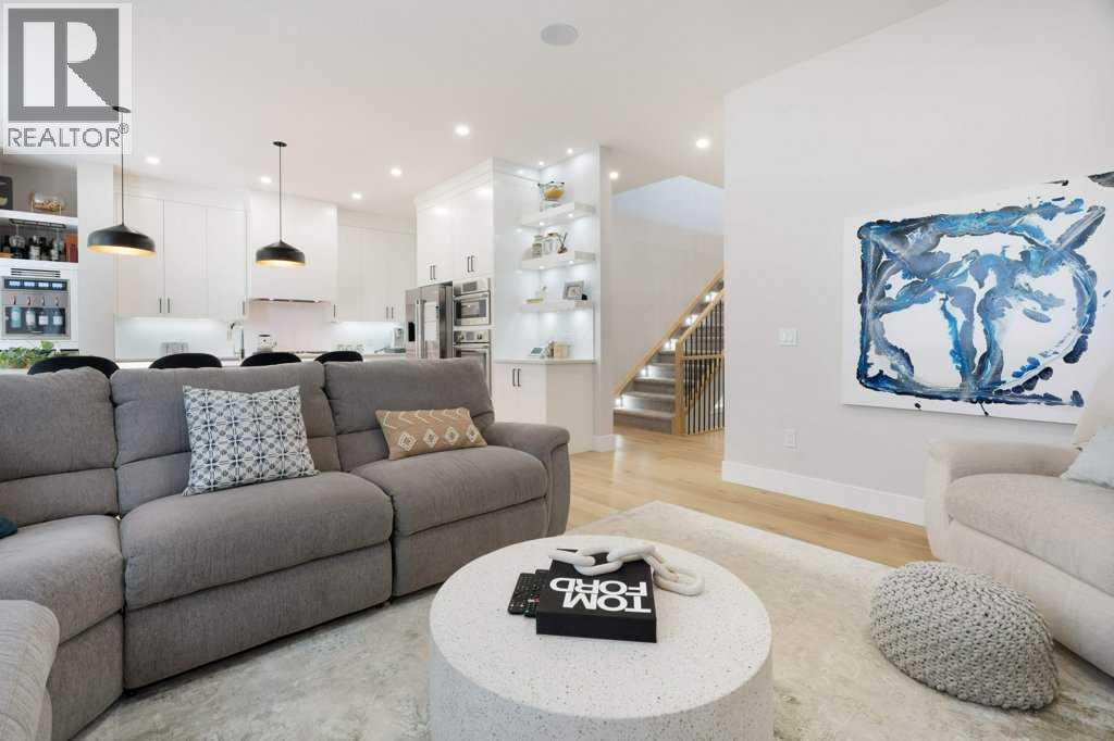 424 Discovery Place Sw, Calgary, Alberta  T3H 3Y3 - Photo 9 - A2237770