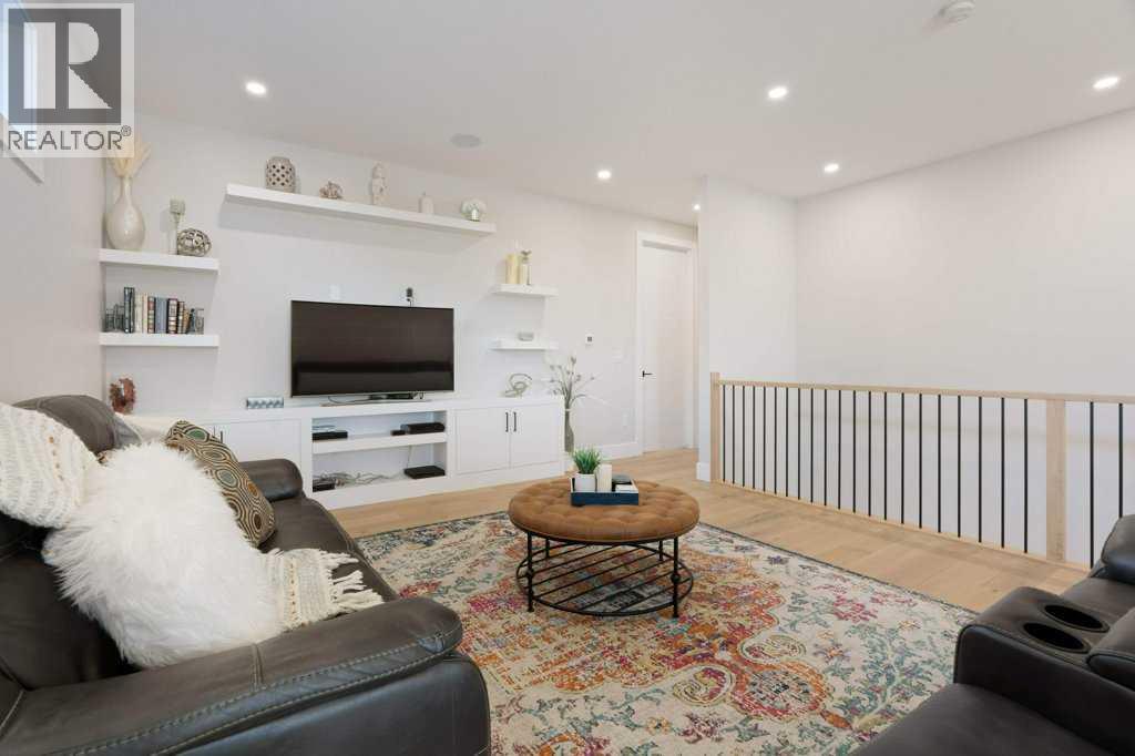 424 Discovery Place Sw, Calgary, Alberta  T3H 3Y3 - Photo 23 - A2237770