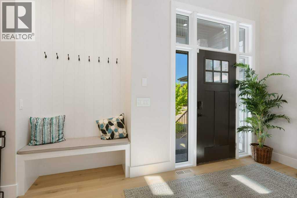 424 Discovery Place Sw, Calgary, Alberta  T3H 3Y3 - Photo 6 - A2237770