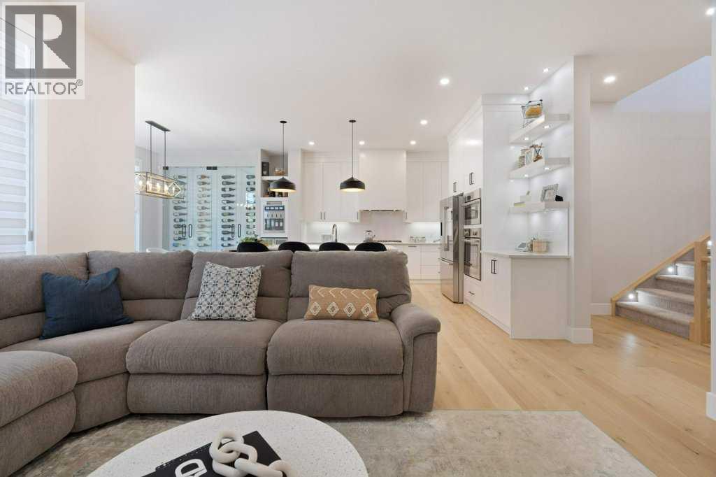 424 Discovery Place Sw, Calgary, Alberta  T3H 3Y3 - Photo 10 - A2237770