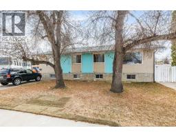 2555 & 2557 Thompson Crescent Se Crestwood-Norwood, Medicine Hat, Ca