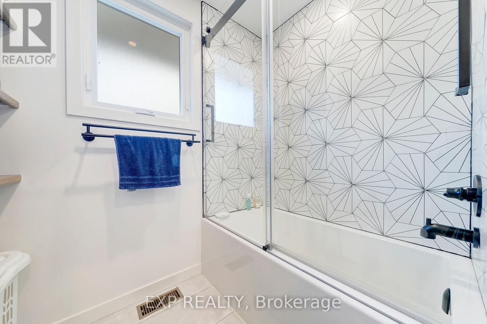 44 Royal Orchard Crescent, St. Catharines, Ontario  L2N 4E9 - Photo 21 - X12499048