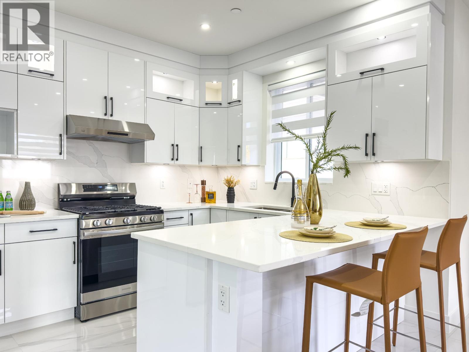 Listing Picture 5 of 19 : 2174 E 46TH AVENUE, Vancouver / 溫哥華 - 魯藝地產 Yvonne Lu Group - MLS Medallion Club Member