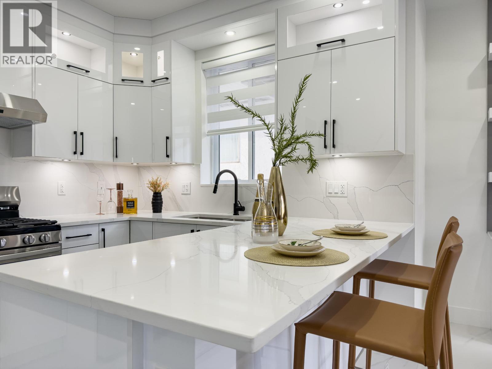 Listing Picture 7 of 19 : 2174 E 46TH AVENUE, Vancouver / 溫哥華 - 魯藝地產 Yvonne Lu Group - MLS Medallion Club Member