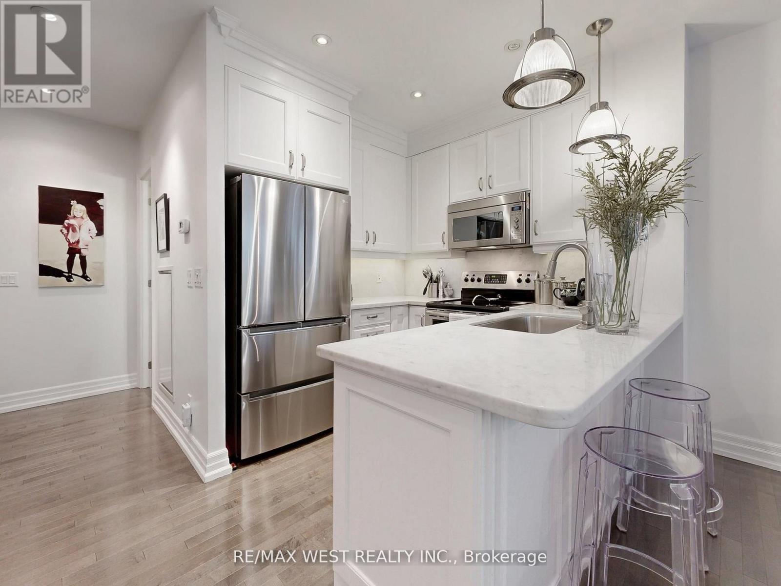 Th 14 - 20 Burkebrook Place, Toronto, Ontario  M4G 0A1 - Photo 12 - C12499718