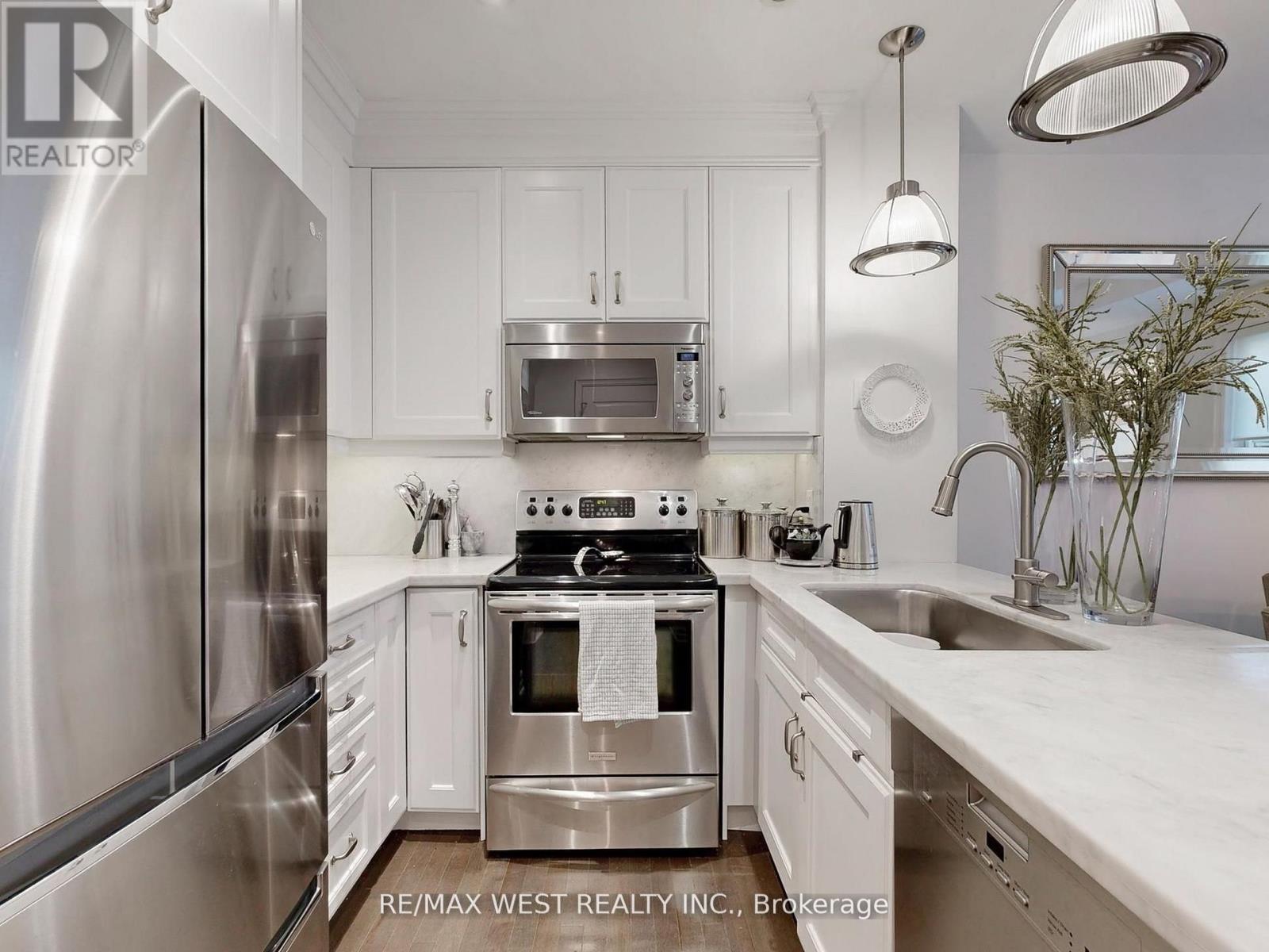 Th 14 - 20 Burkebrook Place, Toronto, Ontario  M4G 0A1 - Photo 13 - C12499718