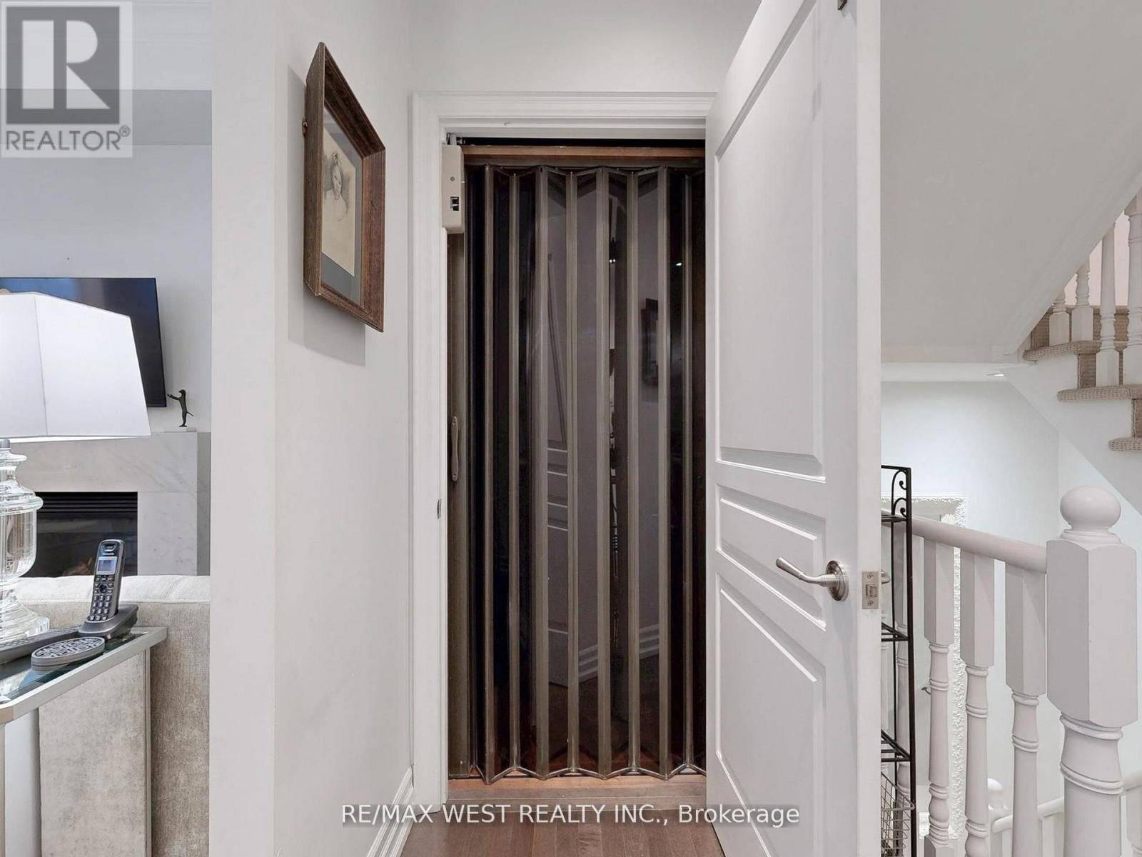 Th 14 - 20 Burkebrook Place, Toronto, Ontario  M4G 0A1 - Photo 15 - C12499718