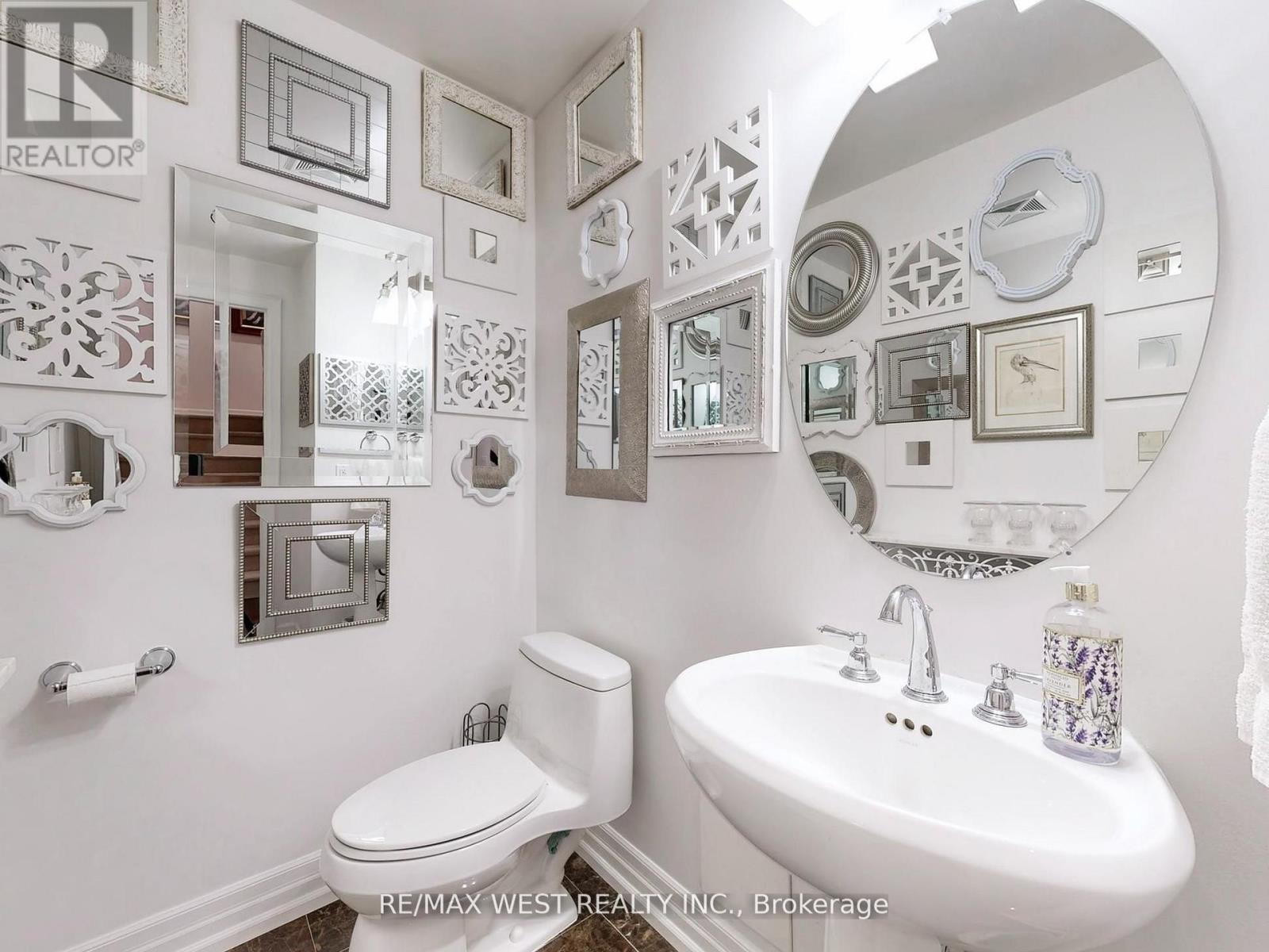 Th 14 - 20 Burkebrook Place, Toronto, Ontario  M4G 0A1 - Photo 16 - C12499718