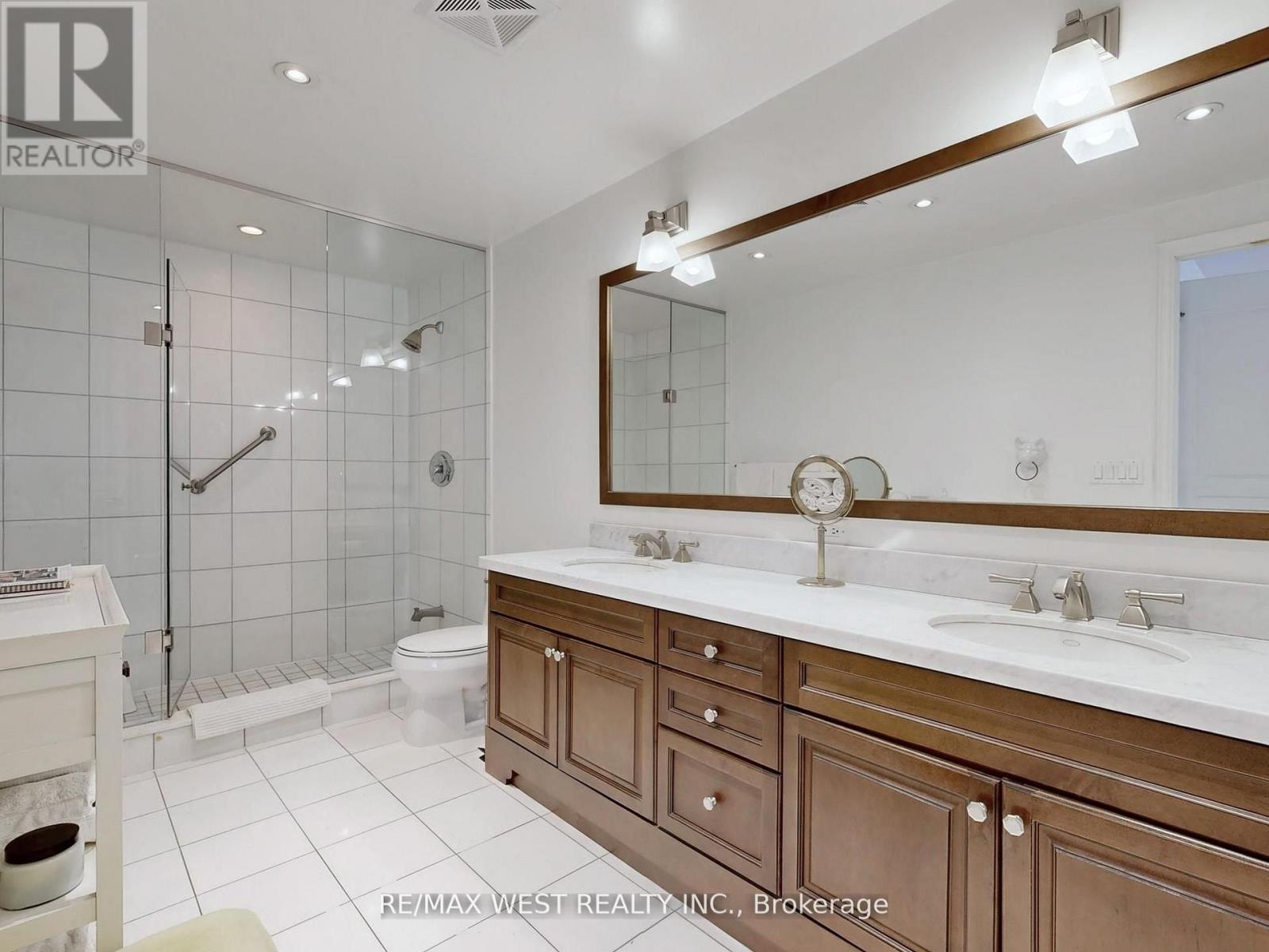 Th 14 - 20 Burkebrook Place, Toronto, Ontario  M4G 0A1 - Photo 19 - C12499718