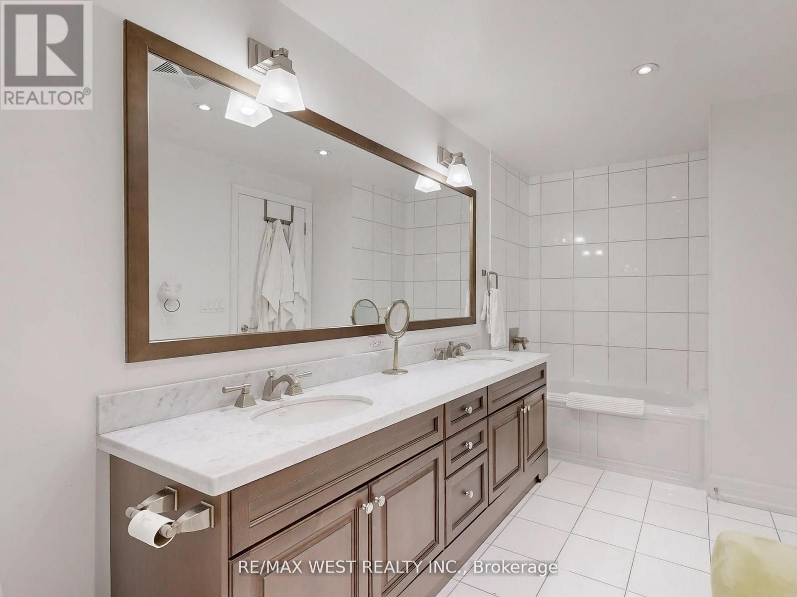 Th 14 - 20 Burkebrook Place, Toronto, Ontario  M4G 0A1 - Photo 20 - C12499718
