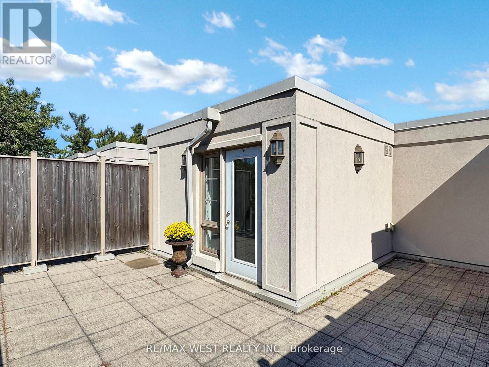 Th 14 - 20 Burkebrook Place, Toronto, Ontario  M4G 0A1 - Photo 29 - C12499718