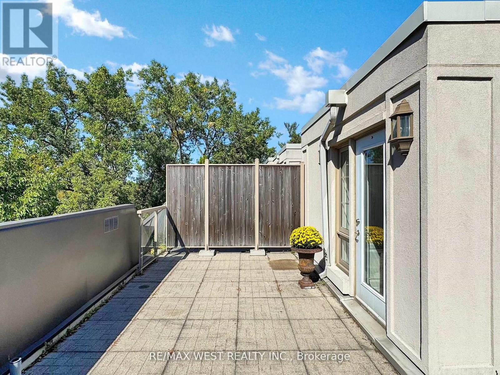 Th 14 - 20 Burkebrook Place, Toronto, Ontario  M4G 0A1 - Photo 30 - C12499718