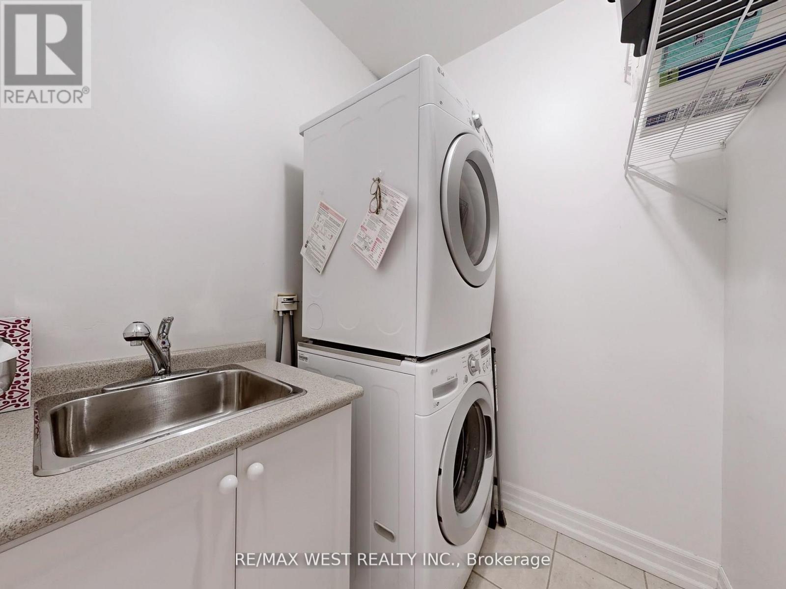 Th 14 - 20 Burkebrook Place, Toronto, Ontario  M4G 0A1 - Photo 32 - C12499718