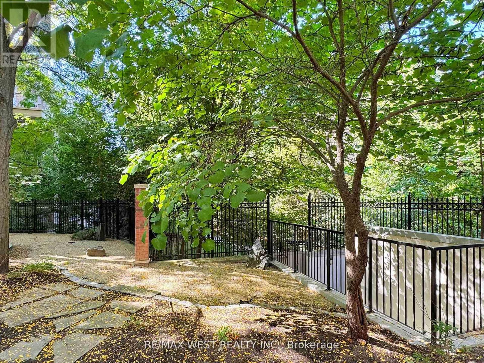 Th 14 - 20 Burkebrook Place, Toronto, Ontario  M4G 0A1 - Photo 37 - C12499718