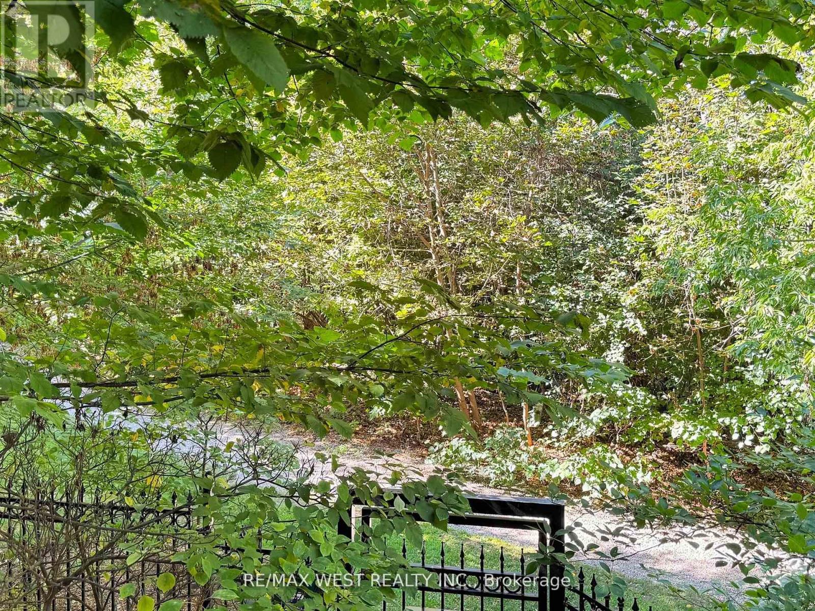 Th 14 - 20 Burkebrook Place, Toronto, Ontario  M4G 0A1 - Photo 38 - C12499718