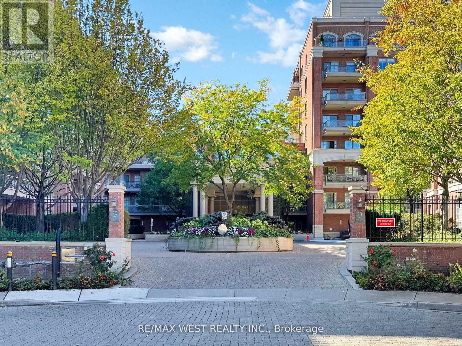 Th 14 - 20 Burkebrook Place, Toronto, Ontario  M4G 0A1 - Photo 39 - C12499718