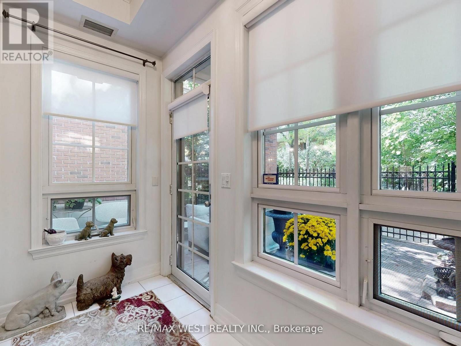 Th 14 - 20 Burkebrook Place, Toronto, Ontario  M4G 0A1 - Photo 6 - C12499718