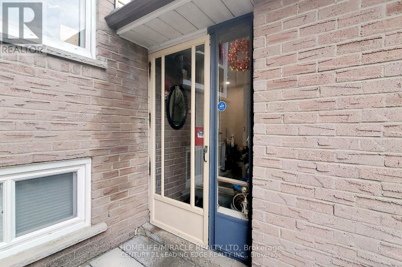 28 Scotney Grove, Toronto, Ontario  M1B 2S4 - Photo 4 - E12499704