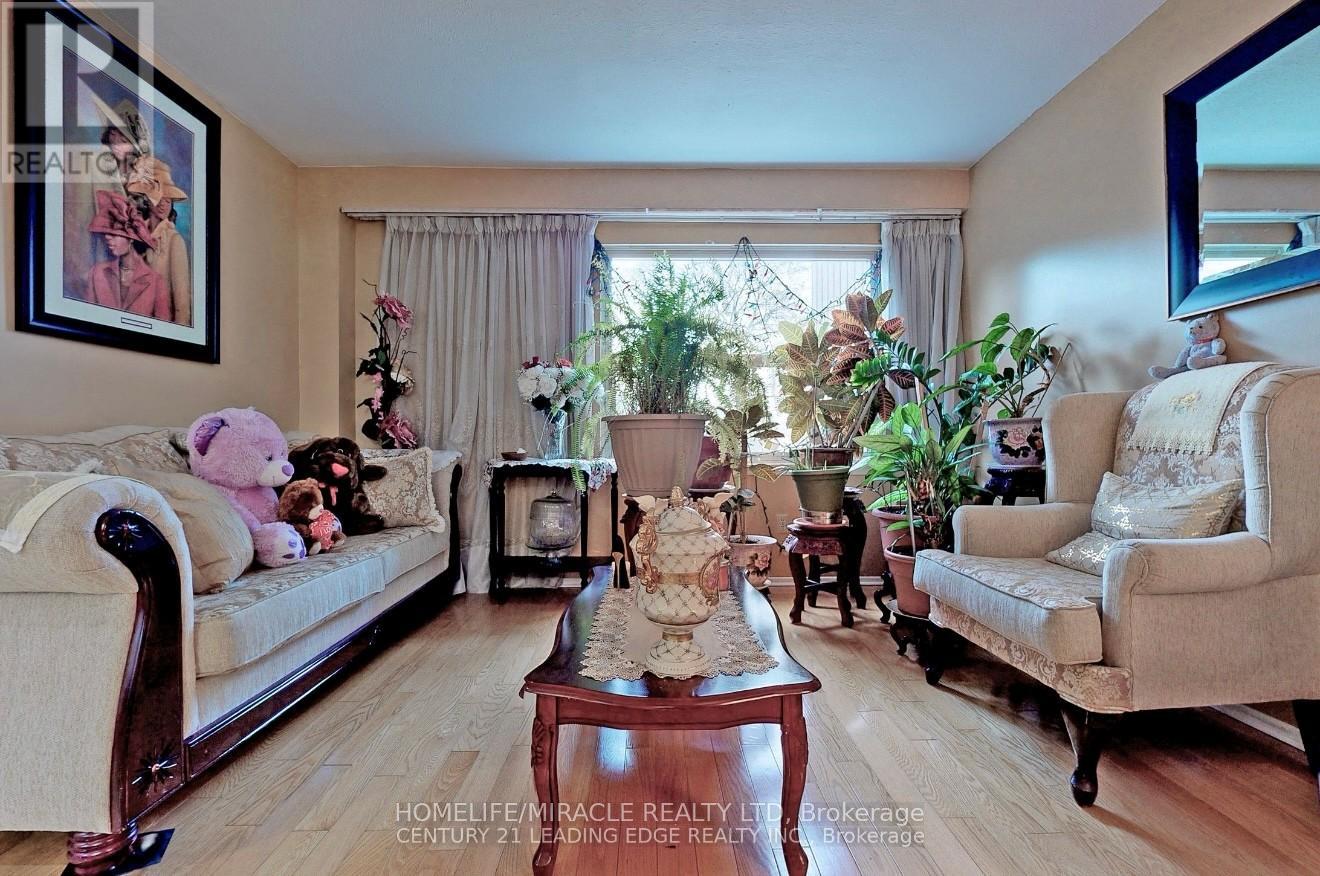 28 Scotney Grove, Toronto, Ontario  M1B 2S4 - Photo 5 - E12499704