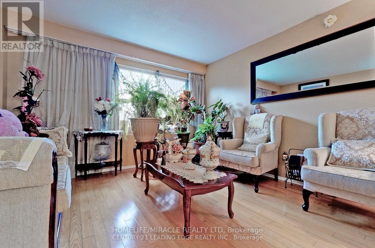28 Scotney Grove, Toronto, Ontario  M1B 2S4 - Photo 6 - E12499704